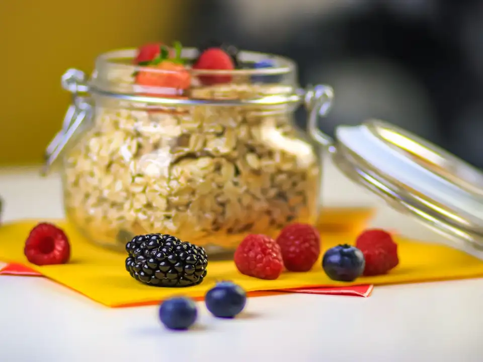 Overnight oats protéinés aux fruits rouges